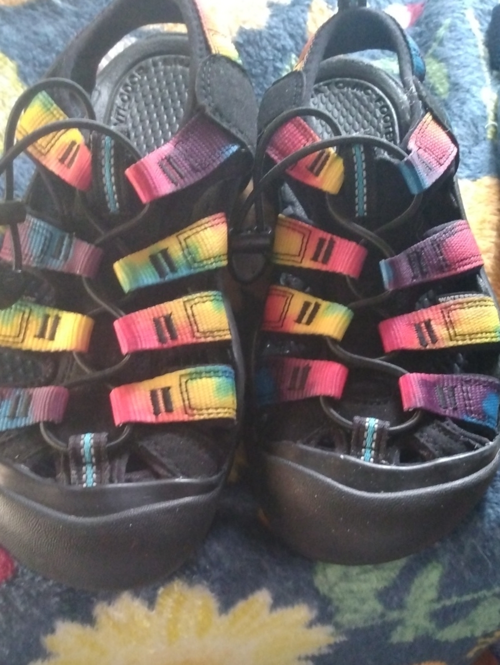 keens' Rainbow Strappy Outdoor Sandals - Black